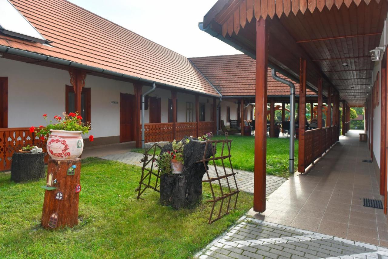 Nyakiglab Villa Szegi Ngoại thất bức ảnh