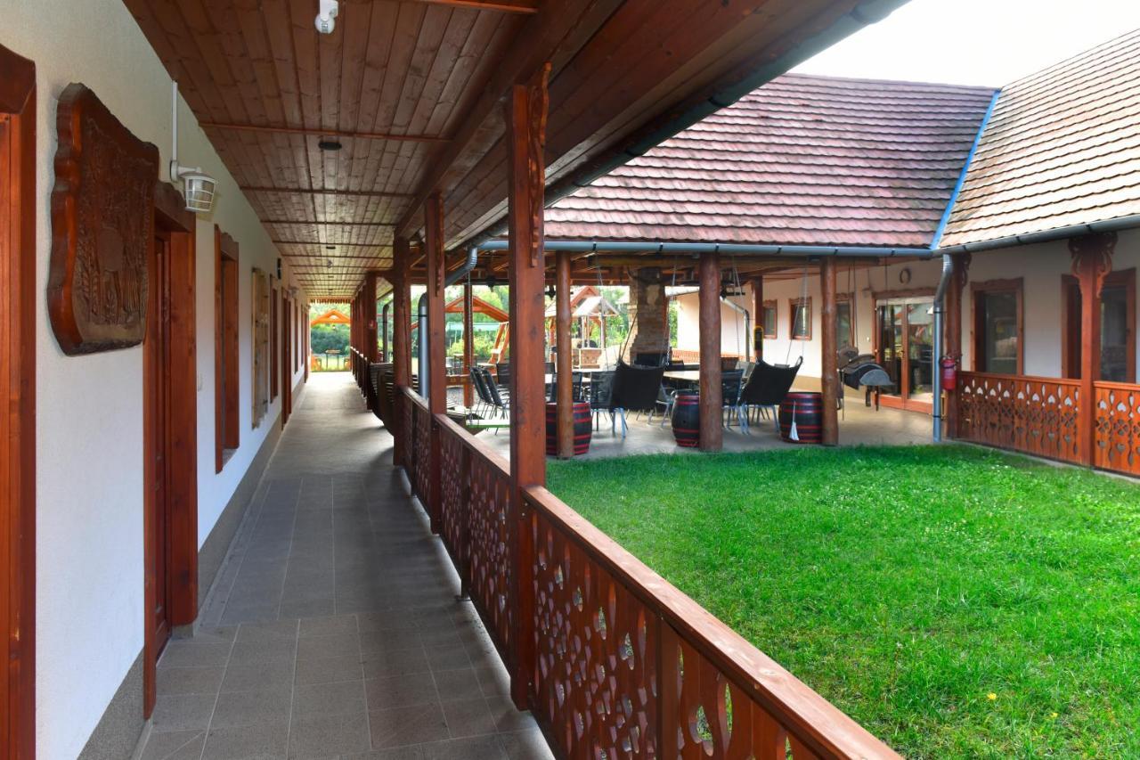Nyakiglab Villa Szegi Ngoại thất bức ảnh