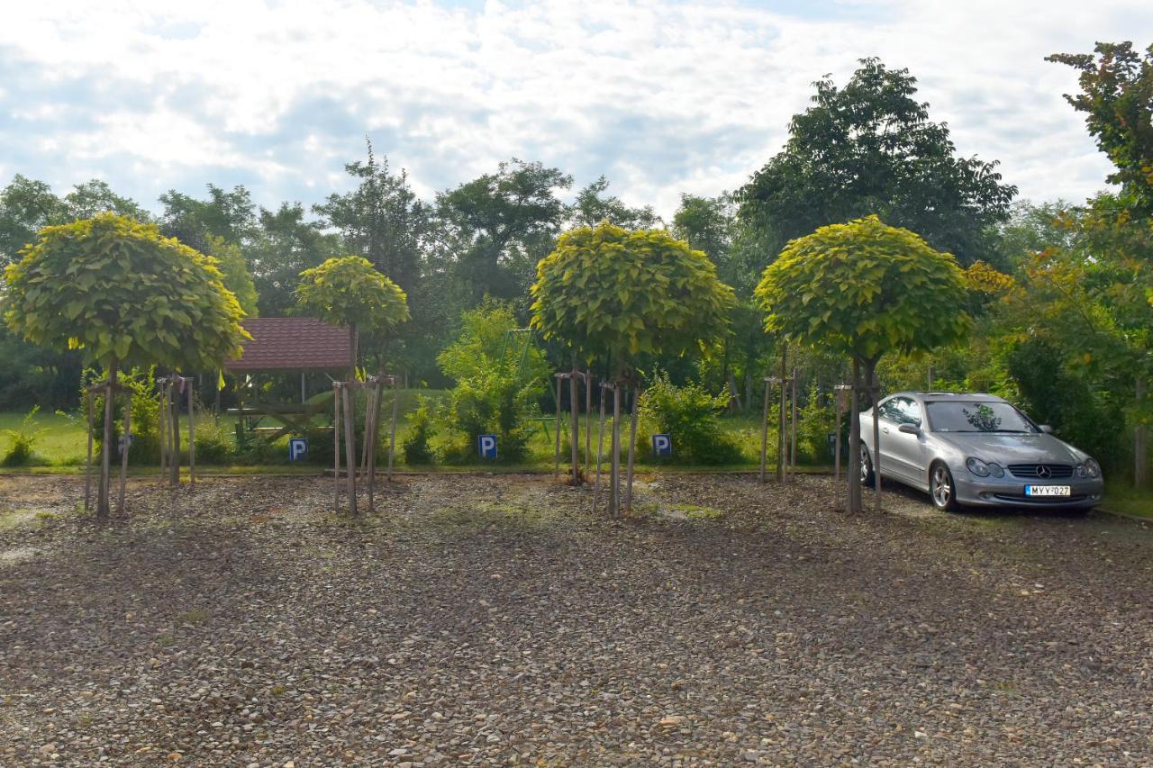 Nyakiglab Villa Szegi Ngoại thất bức ảnh