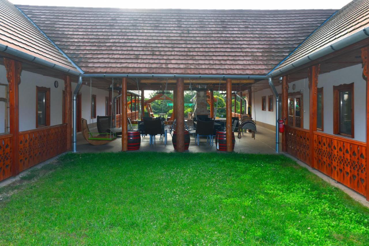 Nyakiglab Villa Szegi Ngoại thất bức ảnh