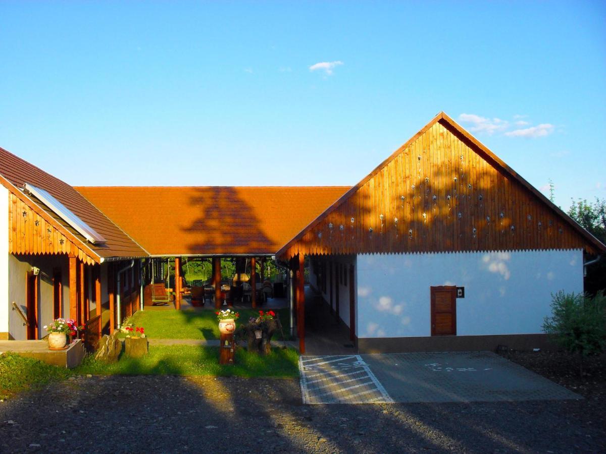 Nyakiglab Villa Szegi Ngoại thất bức ảnh